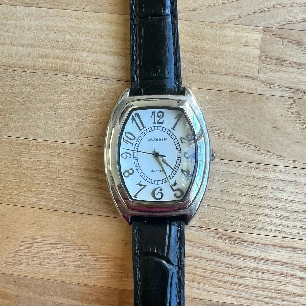Gossip ladies silver tone Italian black leather dress watch NEW BATTERY